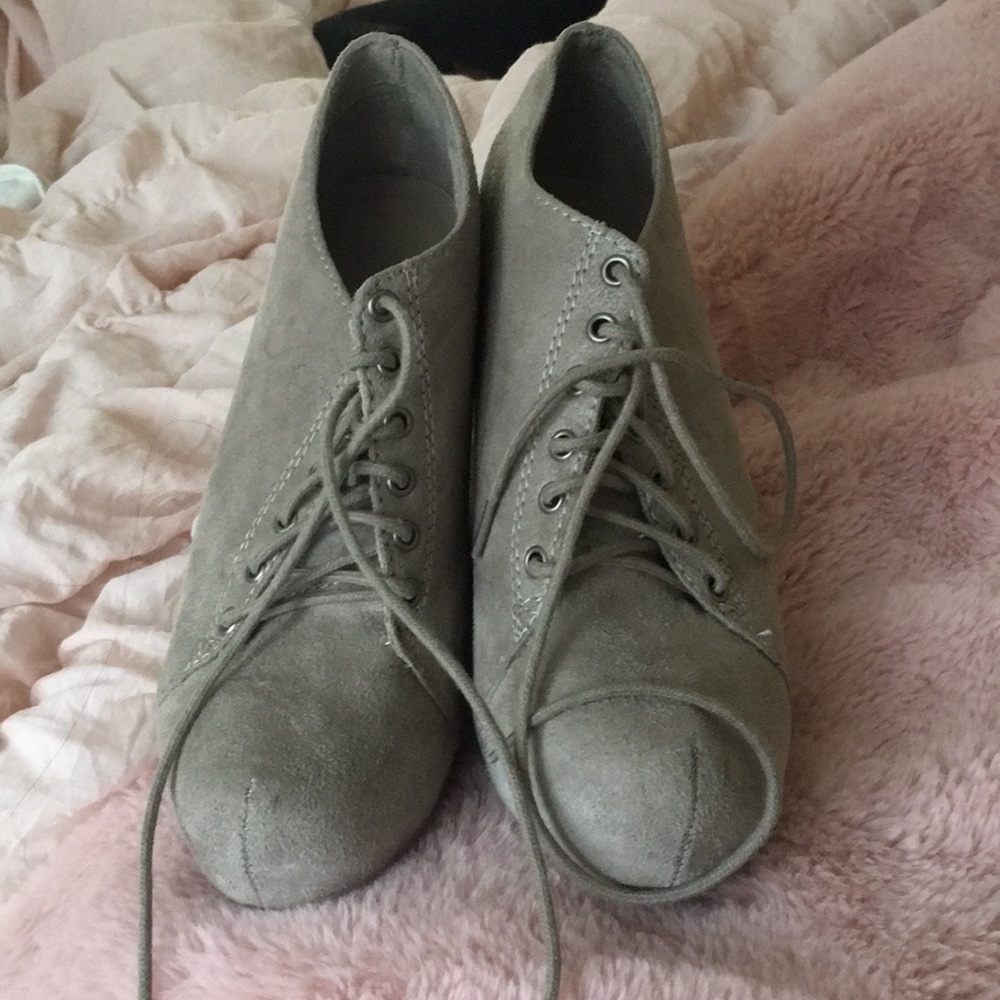 Pacsun wedge heel booties in beige grey